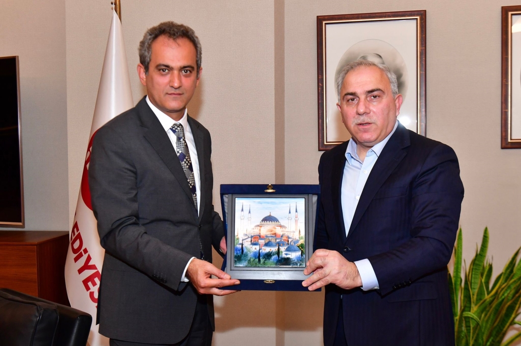 Milli Eğitim Bakanımız Fatih Merkez Kütüphanesini Ziyaret Etti