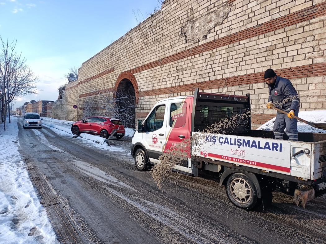 Kar Küreme ve Tuzlama Çalışmalarımız Devam Ediyor