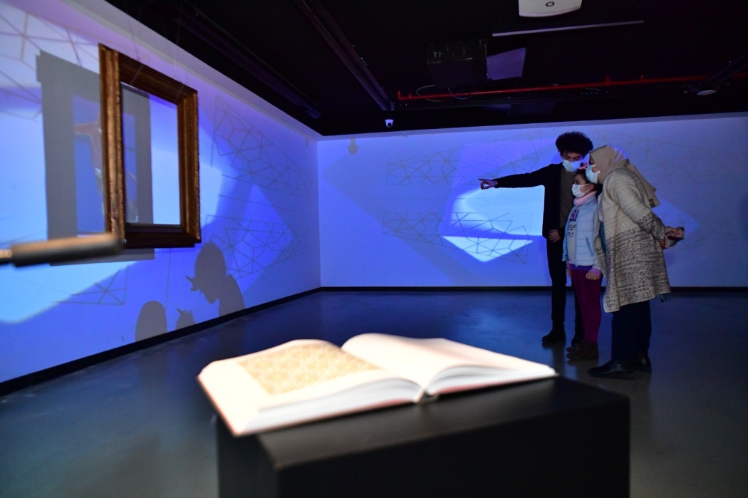 2. Yeditepe Bienali Cam Küp Galeri'de 3 Boyutlu Gözlemleniyor