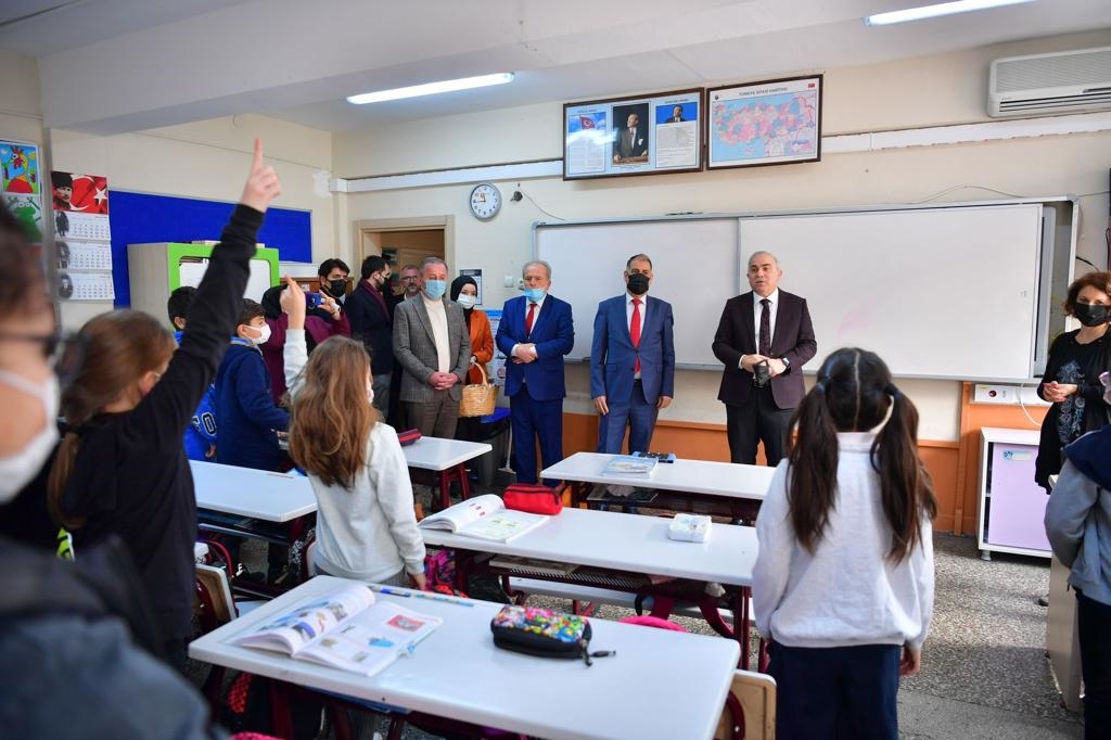 Başkan Turan Seyyid Ömer Mahallesi'nde Ziyaretlerde Bulundu