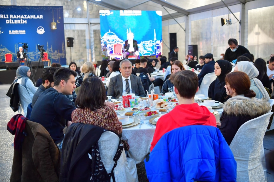 Başkan Turan Gençlerle İftar Yaptı