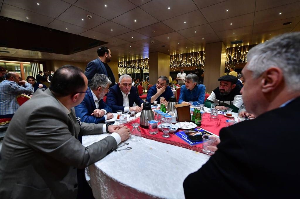 Başkan Turan Basın Mensuplarını Sahurda Ağırladı