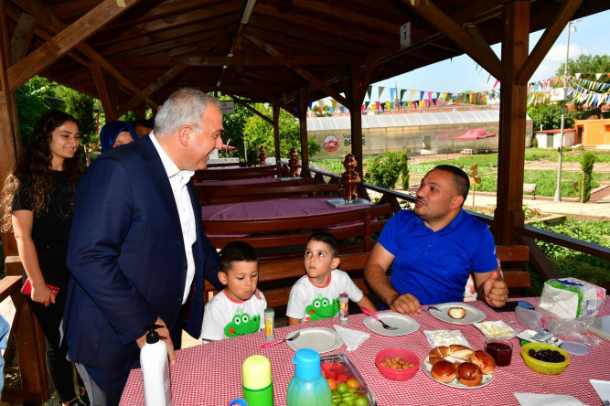 Başkan Turan Yedikule Bahçe Misafirlerini Ziyaret Etti