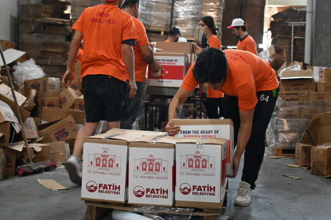 Fatih Belediyesi Pakistan'a Yardım Elini Uzattı