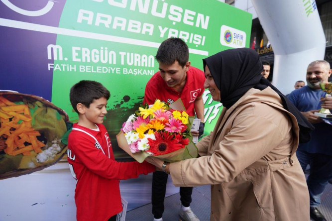 Dönüşen Araba Yarışı'nda Ödüller Sahiplerini Buldu