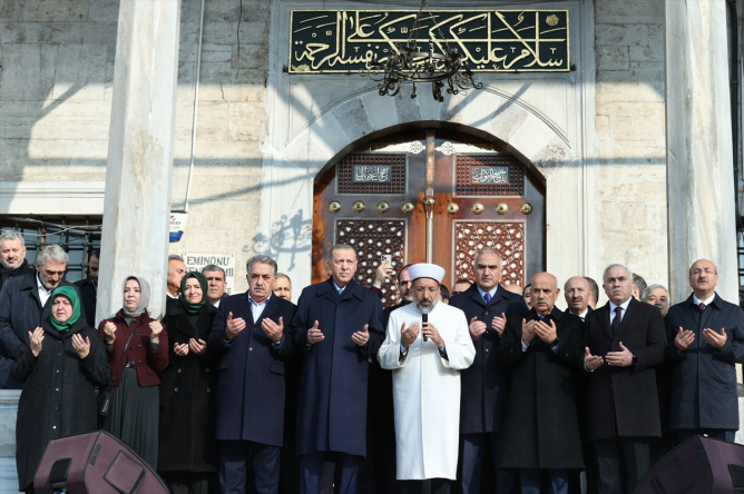 Eminönü Yeni Cami İbadete Açıldı