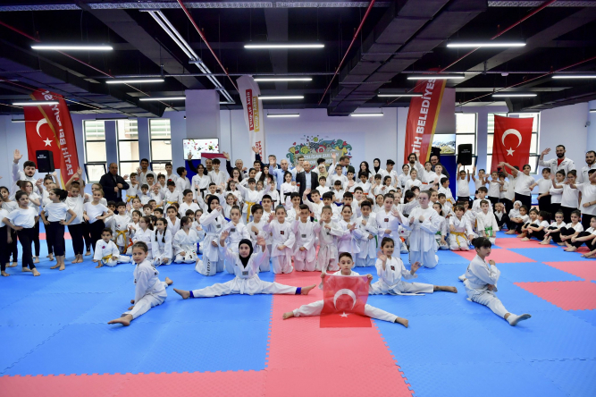 Neslişah Sultan Kültür ve Spor Merkezi Büyük Bir Şenlikle Açıldı 