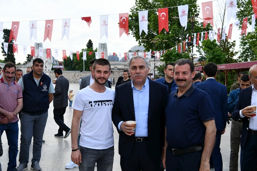 Fatih Camii Bayram Namazı