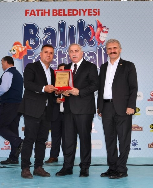 Fatih'te Vatandaşlara Binlerce Balık Ekmek İkramı