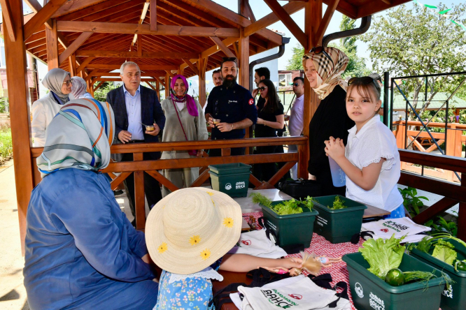 KARINCA Kadın El Emeği Eğitim Birimi ve Ayvansaray Bahçe İşbirliğiyle Aşure Kaynattık