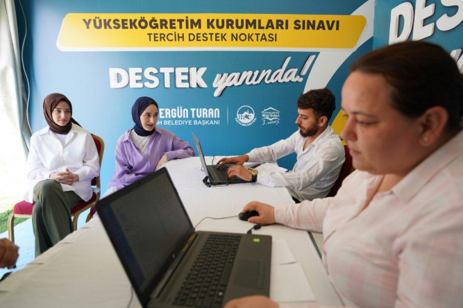 Fatih Belediyesi YKS Öğrencileri İçin Tercih Çadırı Kurdu