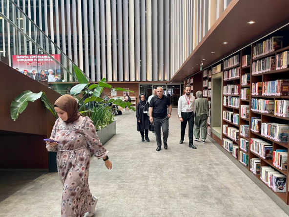 Fatma Barbarosoğlu Fatih Merkez Kütüphanesi'ni Ziyaret Etti