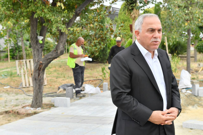 Başkan Turan Topkapı Kaleiçi Meydanı'nın Taş Örneklerini Seçti