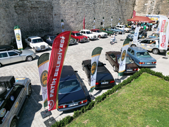 Klasik Otomobil Rallisi Yedikule Hisarı'ndan Başladı!