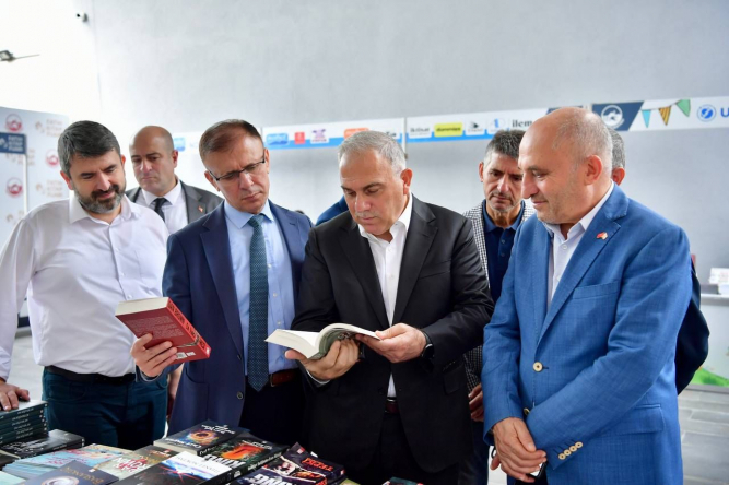 Fatih Kitap Fuarı Neslişah Sultan Kültür Merkezi'nde Açıldı!