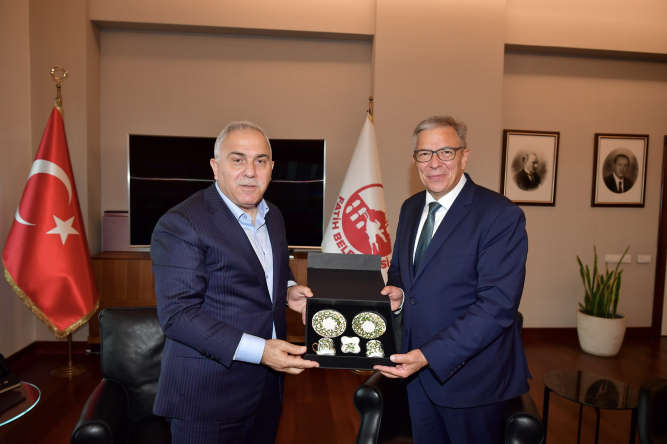 Başkan Turan Almanya Wiesbaden Şehri Belediye Başkanı Sn. Gert-Uwe Mende ve Heyetini Fatih'te Ağırladı