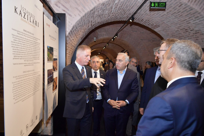 Başkan Turan, İstanbul Valisi Sn. Davut Gül ve Beraberindekiler İstanbul Kazıları Sergisinin Açılışına Katıldılar