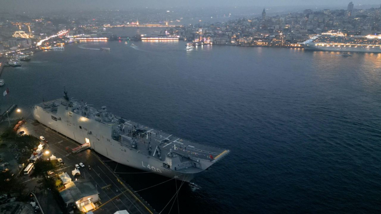 TCG Anadolu Sarayburnu Limanı'nda