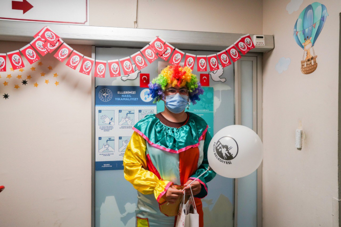 Halkla İlişkiler Ofisi Ekiplerinden Lösemili Çocuklara Sürpriz