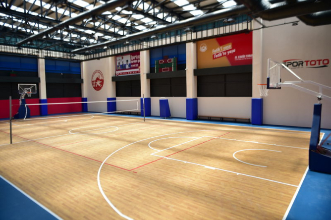 Çağdaş Yaşam lisesi spor salonu
