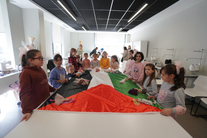 Fatihli Anneler ve Kızları GastroSanat'ta Kendi Oyuncak Bebeklerine Kıyafet Tasarlıyorlar