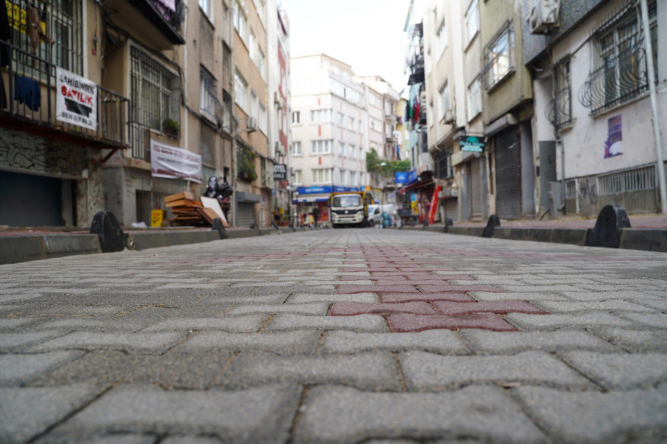 Yol ve Tretuvar Çalışmaları Kapsamında İsmail Sefa Sokağı Yenilendi