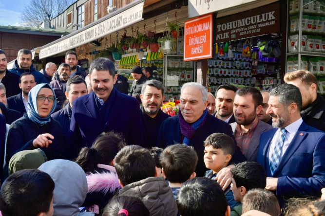 Başkan Turan ve Cumhur İttifakı İBB Adayı Murat Kurum, Mısır Çarşısı'nı Ziyaret Etti