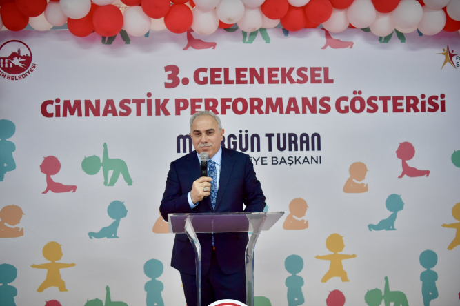 Cimnastik Performans Gösterisi Başkan Turan'ın Katılımıyla Neslişah Sultan Kültür Merkezi'nde Düzenlendi