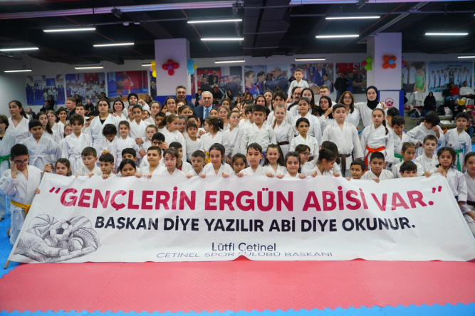 Çetinel Spor Kulübü Karete Kuşak Sınavı Başkan Turan'ın Katılımıyla Neslişah Sultan Kültür Merkezi'nde Gerçekleştirildi