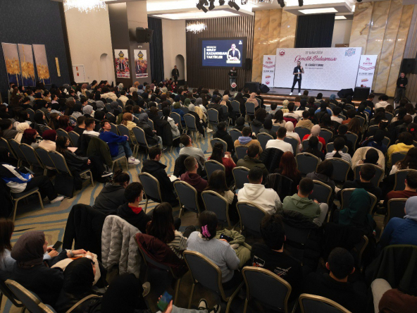 Başkan Turan “Gri Koç ile Sınav Kazandıran Taktikler” Programında Gençler ile Buluştu