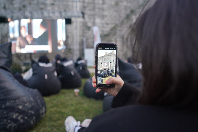 Vatandaşlar Tarihî Yedikule Hisarı'nın Açık Hava Sinema Etkinliğinde Buluştu