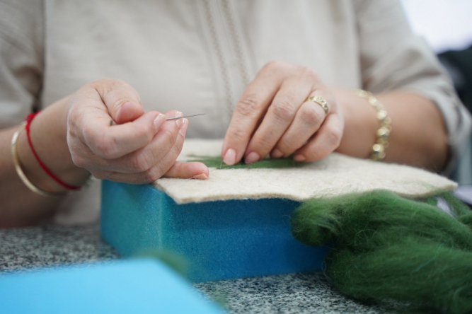 Fatih Sanat Akademisi'nin Keçe Sanatı Atölyesi'nde Kendi Tasarımlarımızı Oluşturuyoruz