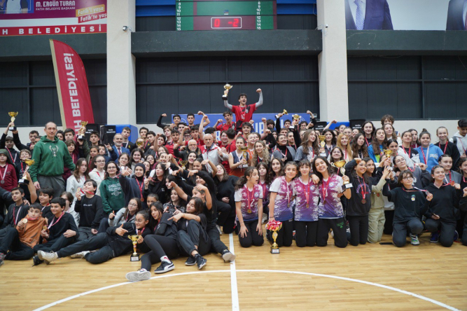Suriçi Kupası Voleybol Finali Genç Sporcuların Kıyasıya Mücadelesiyle Gerçekleştirildi