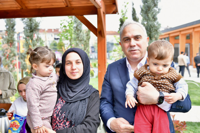 Başkan Turan, Karasurları Millet Bahçesi'nde Hemşehrileriyle Buluştu