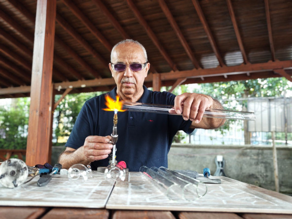Yedikule Bahçe'de Düzenlenen Cam Atölyesi'nde Kendi Saksı Suluklarımızı Üretiyoruz