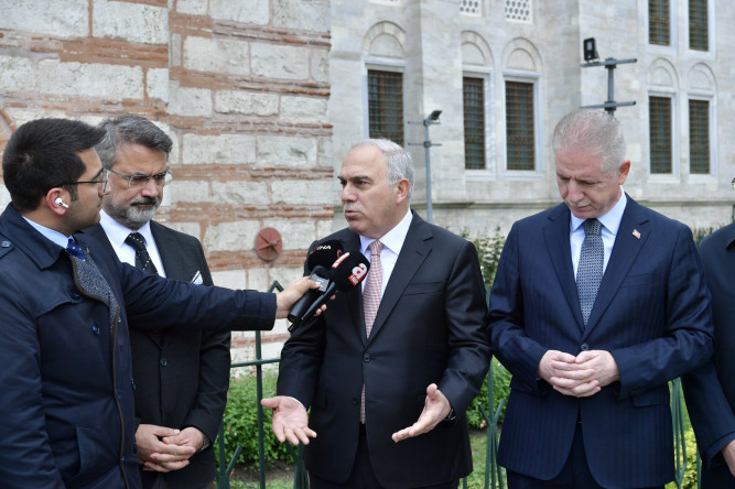 Başkan Turan, Fatih Sultan Mehmed Han'ı Vefatının 543. Yılında Vali Davut Gül ile Birlikte Kabri Başında Yâd Etti