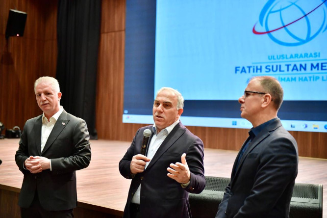 Başkan Turan, Vali Gül ile Birlikte FSM Spor ve Kültür Merkezi ve Darüşşafaka Kütüphanesi'ni Ziyaret Etti