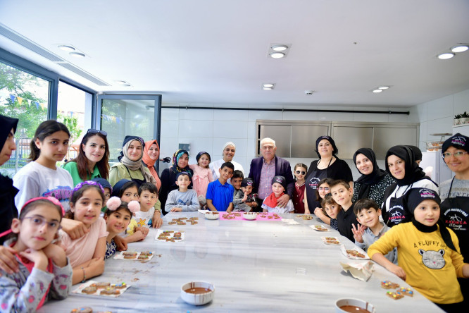 “Anneler Günü” Başkan Turan'ın Teşrifiyle Silivrikapı FANÇO ve KARINCA Eğitim Birimi'nde Coşkuyla Kutlandı