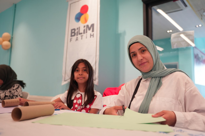 Çocuklar Bilim Fatih'te Hayallerindeki Roketleri Tasarlıyor