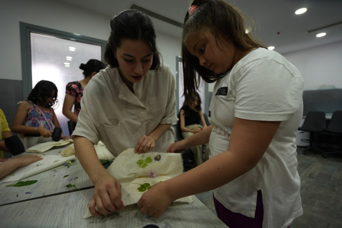 Fatih Sanat Akademisi'nden Çevre Dostu Atölye: Hapa Zome Printing