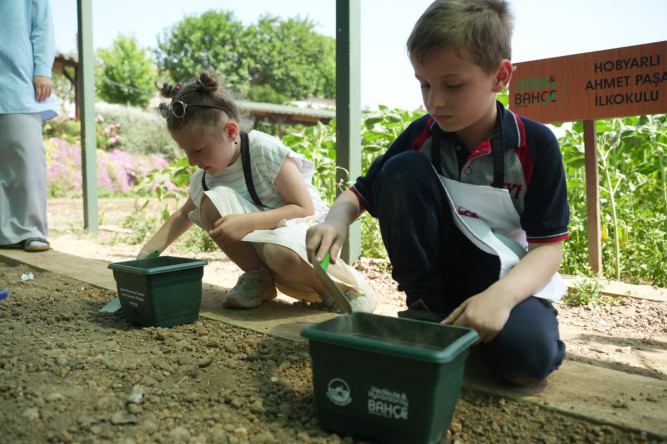 Miniklerimiz Ayvansaray Bahçe'deki Bahçıvanlık Atölyesi ile Doğayı Daha Yakından Tanıyor