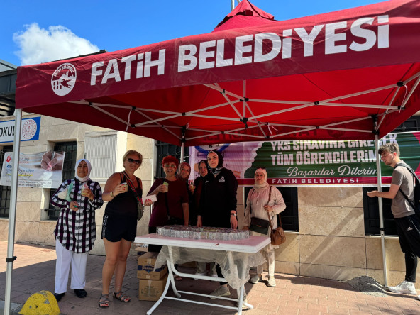 Halkla İlişkiler Ofisimizden YKS'ye Giren Öğrencilere Limonata İkramı
