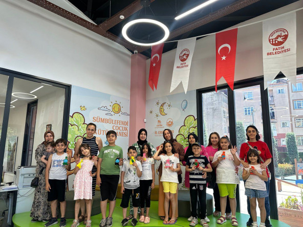 Anneler ve Çocukları Sümbülefendi Çocuk Kütüphanesi'nde Bayram Kesesi Tasarladı