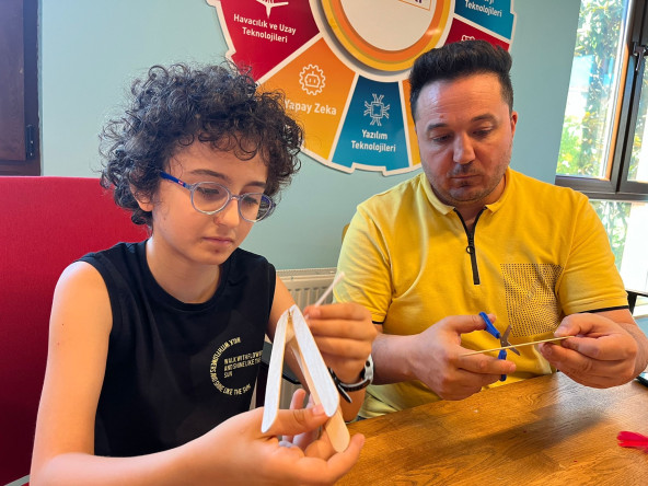 Babalar ve Çocukları Bilim Fatih'te Hayallerindeki Robotları Tasarladılar