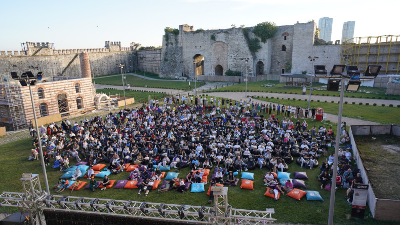 Yedikule Hisarı'ndaki Karayip Korsanları Açık Hava Sineması Altı Yüz Kişiyi Buluşturdu