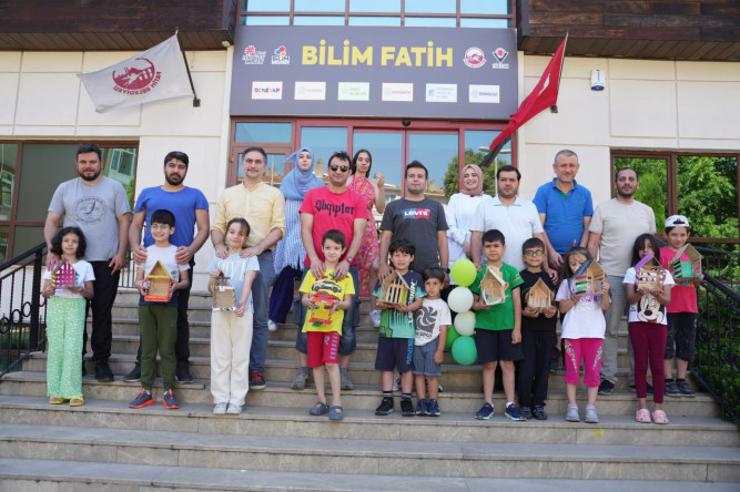 Babalar ve Çocukları Bilim Fatih'te Hayallerindeki Kuş Evlerini Tasarlıyor