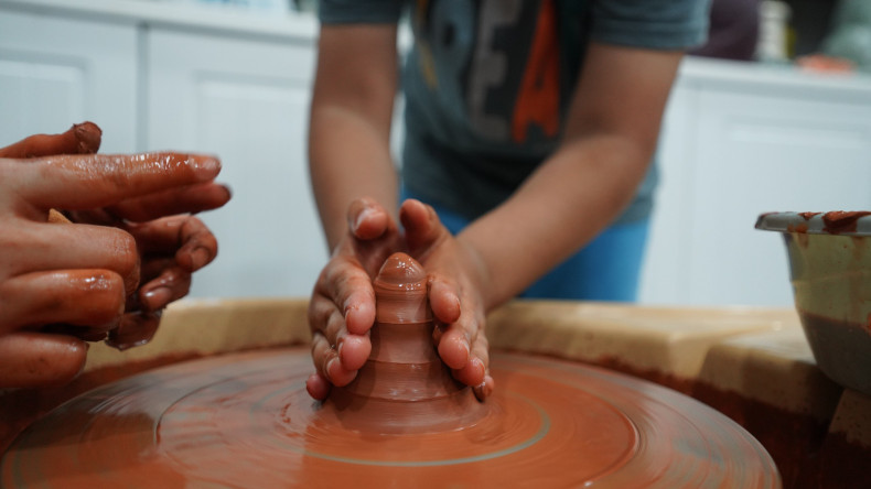 Fatih Sanat Akademisi'nden Miniklerimiz İçin Toprak Kaplar Atölyesi