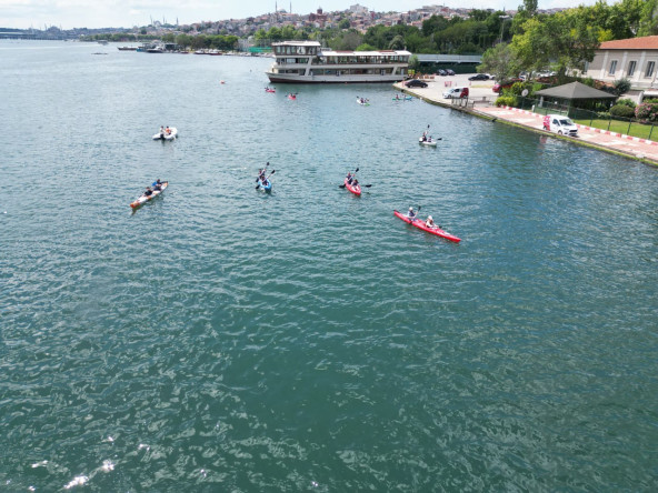Haliç'te Babalar ve Çocukların Keyif Dolu Kano Gezisi
