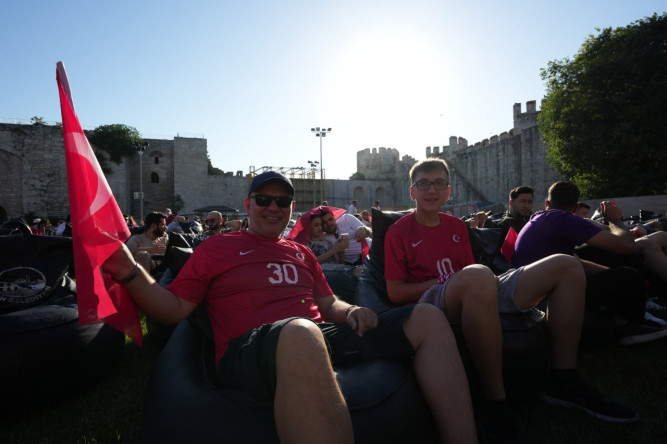 Yedikule Hisarı'nda Milli Takımımızın Gürcistan Karşısındaki Avrupa Futbol Şampiyonası Galibiyeti!