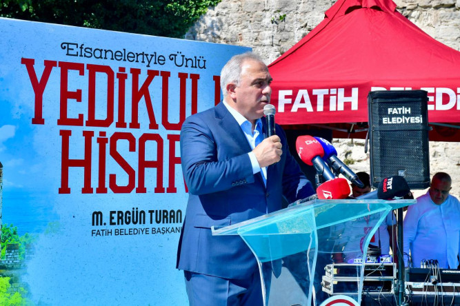 Turizm Sezonu Açılışı Vali Gül, Başkan Turan ve Kültür ve Turizm Bakan Yardımcısı Nadir Alpaslan'ın Katılımıyla Yedikule Hisarı'nda Gerçekleştirildi